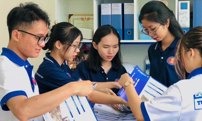 Những con số tiêu biểu về học phí văn bằng 2 Ngôn ngữ Anh